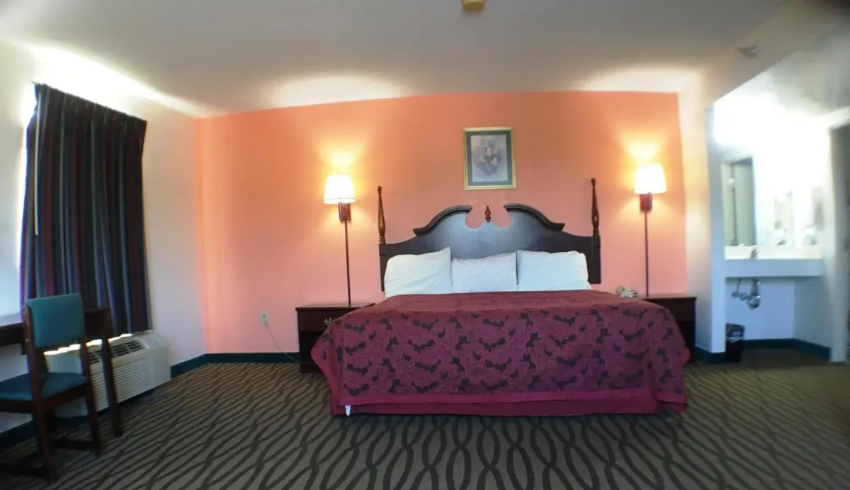 President Inn & Suites 10